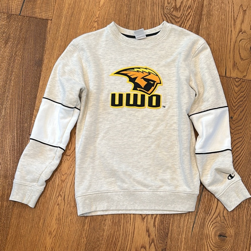 Champion Light Tan Crewneck with Yellow & Black UW Oshkosh Logo - size XS